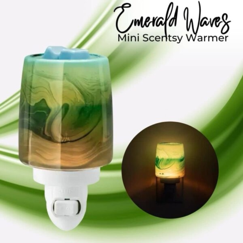 NEW IN BOX Scentsy Emerald Waves Glass Mini Warmer